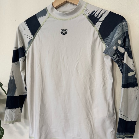 🌊 Arena Boys’ Long Sleeve Rash Guard Swim Shirt – White with Graphic Sleeves - Picture 2 of 5